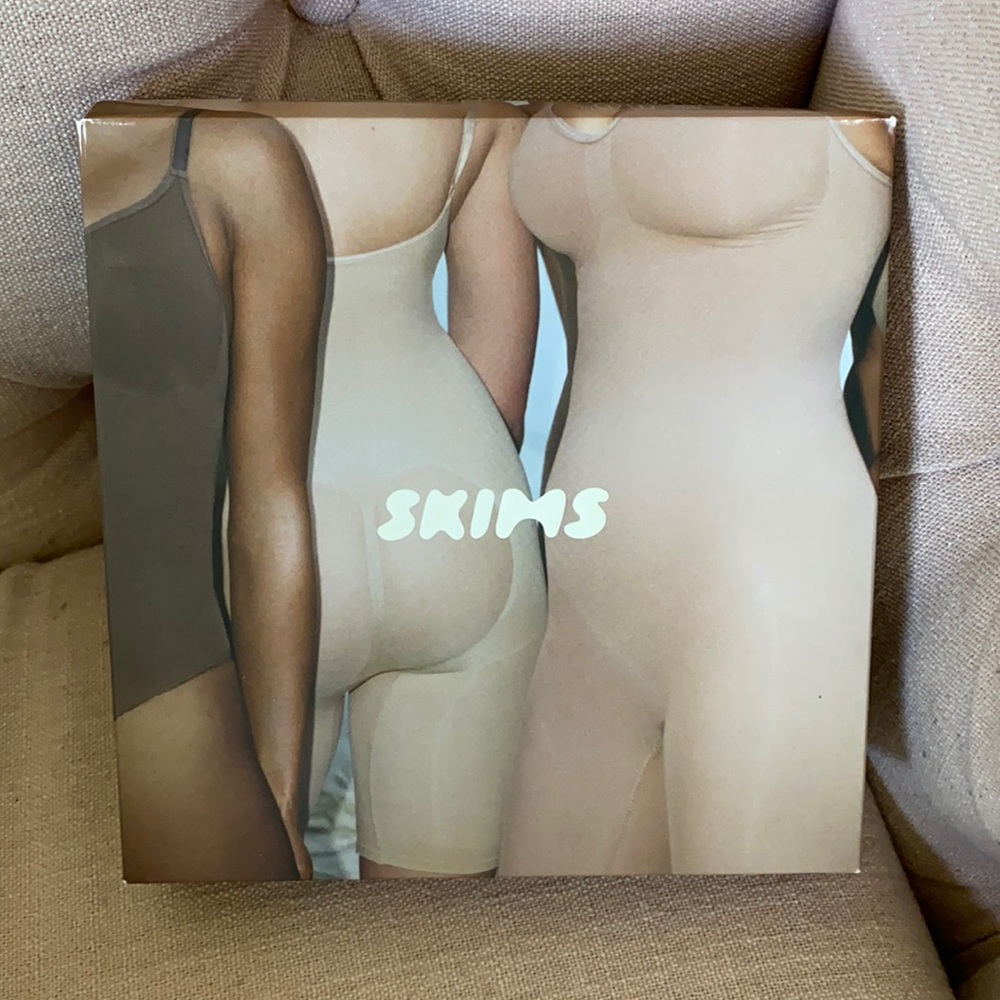 SKIMS Sculpting Bodysuit Mid Thigh with Open Gusset - Onyx 2X/3X